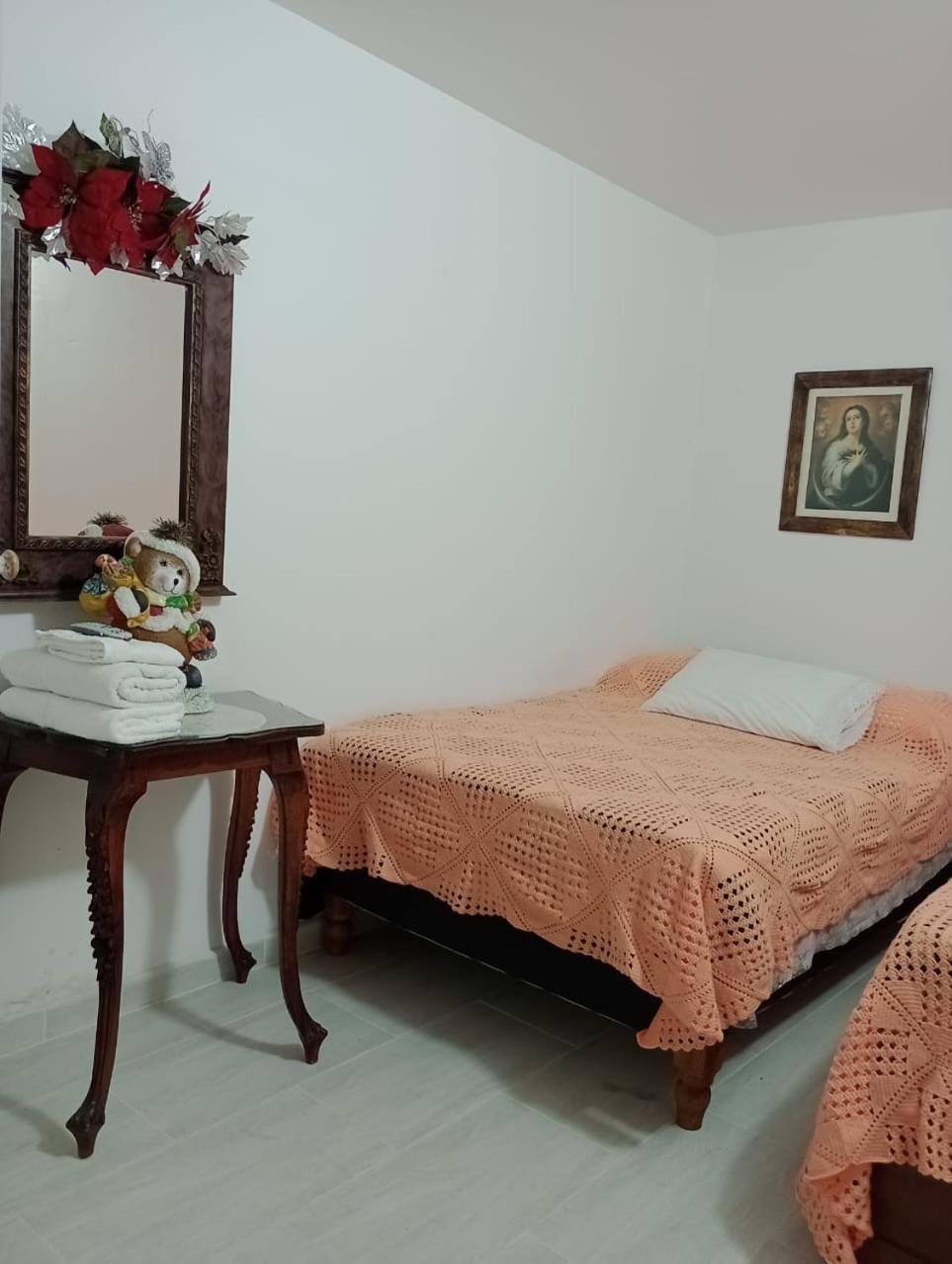 Hostal Famihotel Fundadores خاردين المظهر الخارجي الصورة