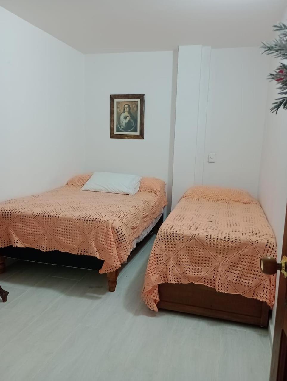 Hostal Famihotel Fundadores خاردين المظهر الخارجي الصورة